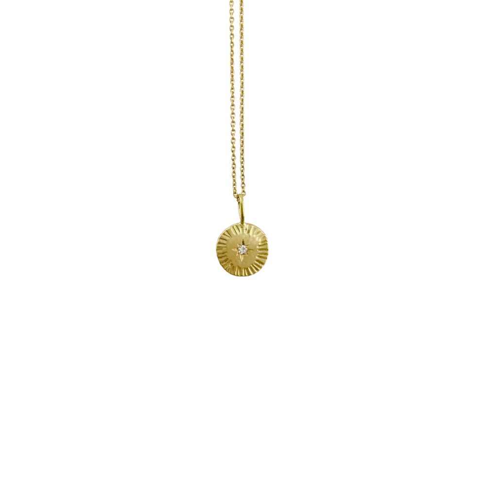 Packshot collier Étoile en Or 750 par la créatrice Louise Vurpas pour Bijouterie Fine