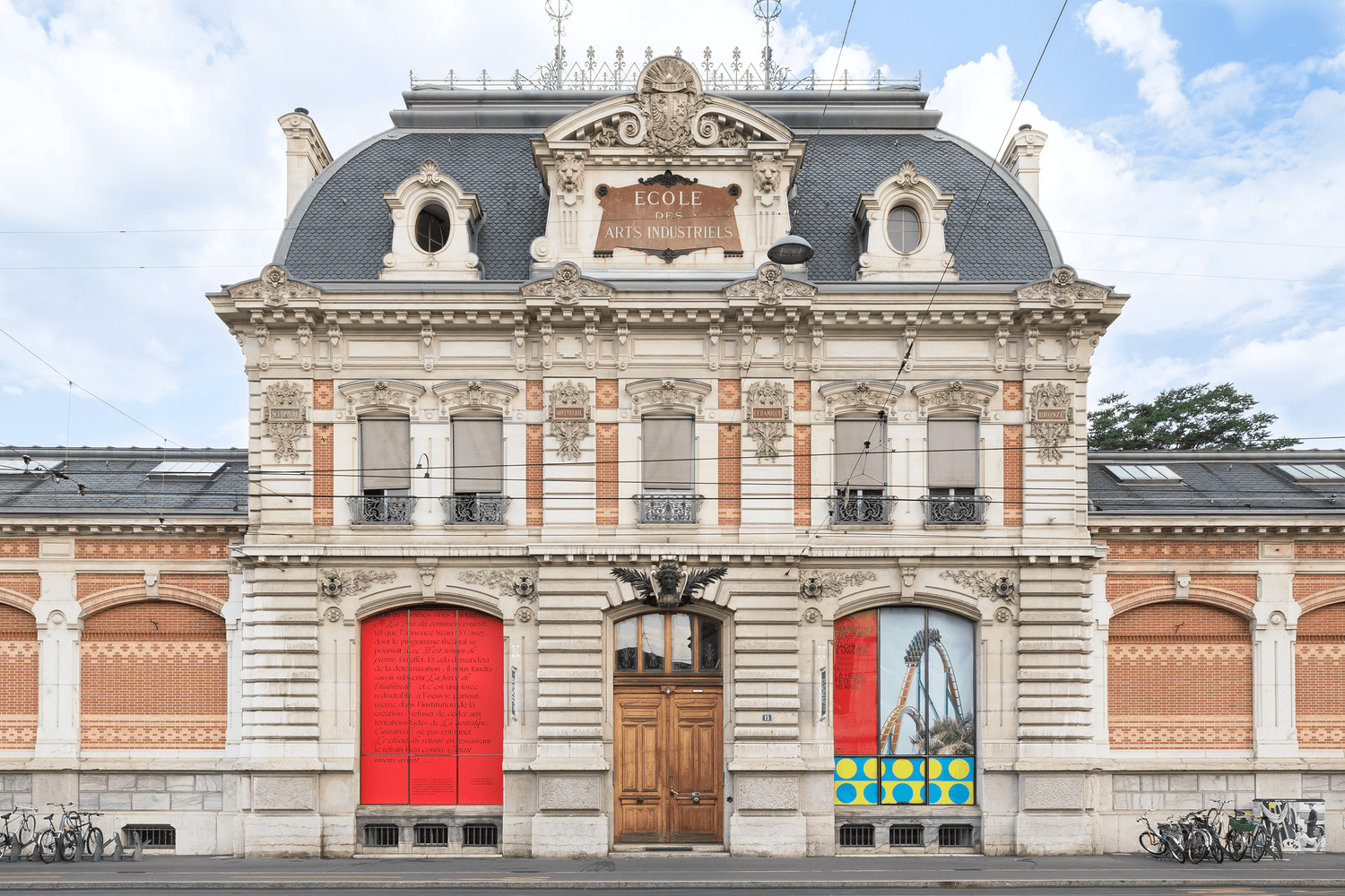 Photo de la façade de la HEAD de Genève, dans laquelle la créatrice Louise Vurpas a fait ses études. Bijouterie-joaillerie sur-mesure